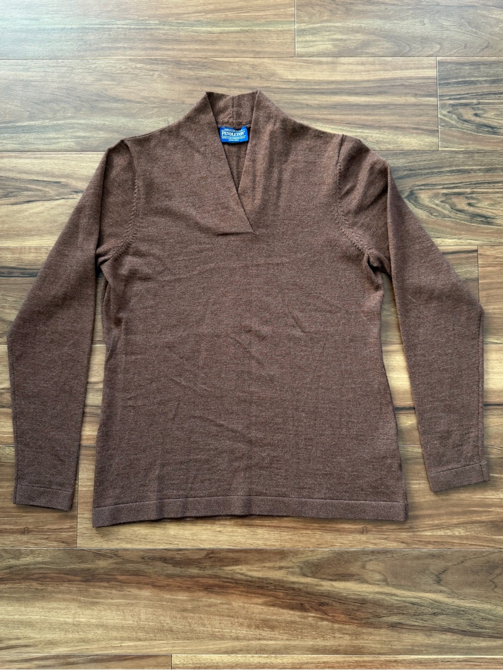 Pendleton 99% Merino Wool Chestnut Brown V-Neck Women's Sweater - Picture 2 of 5